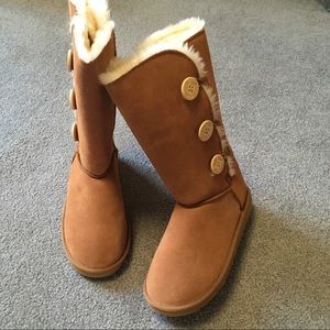 brown winter boots (NOT real UGG) size 8
